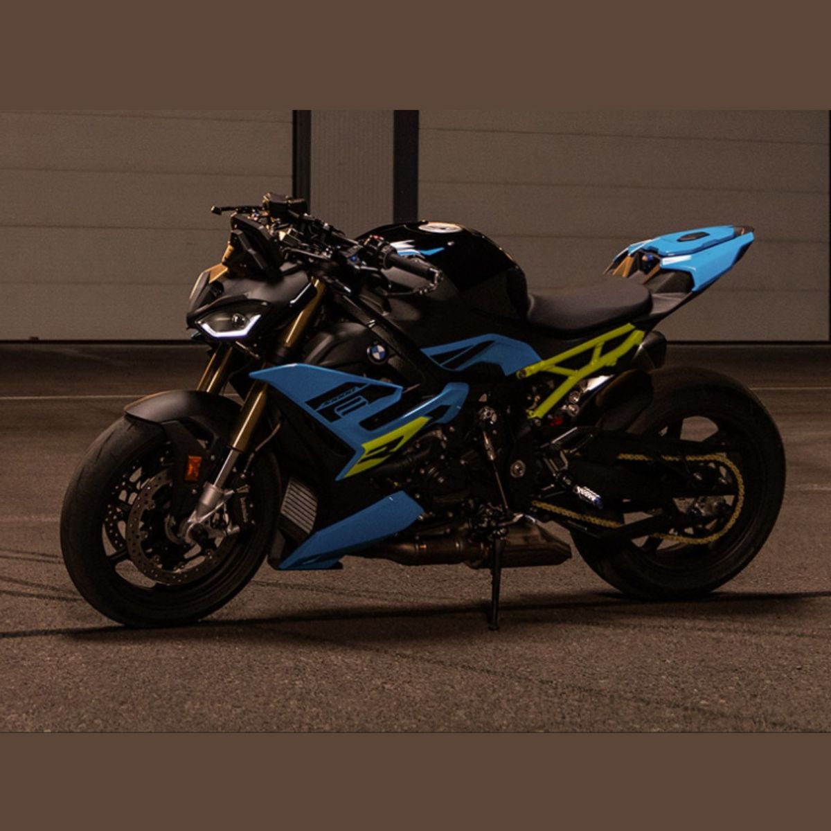 BMW S1000R – The Naked Superbike Launched at Rs 21,27,000.